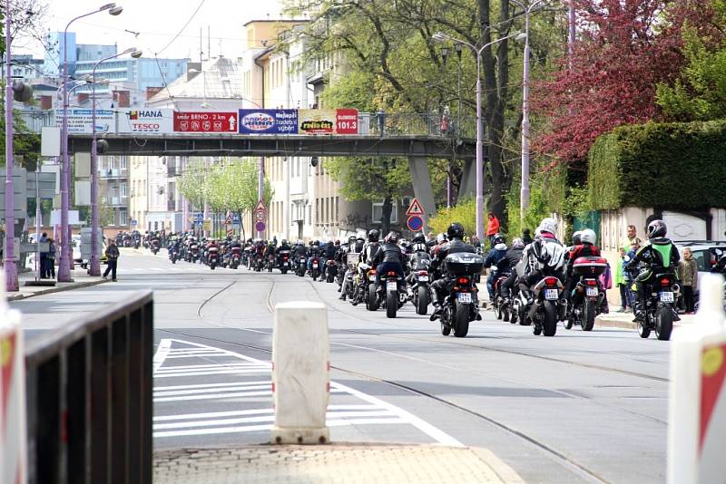 Sraz motorkářů v centru Olomouce