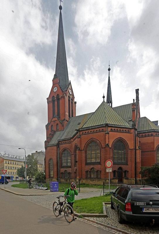 Červený kostel v Olomouci jako sklad knih Vědecké knihovny