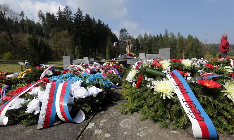 Pietní akt při příležitosti 72. výročí vypálení obce Javoříčko. 5.května 1945 zde nacisté zavraždili 38 mužů.