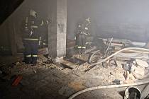 Včasný zásah hasičů v Náměšti na Hané zabránil ohni, aby zcela pohltil dům vedle kostela. 5. 12. 2023, Foto: HZS Olomouckého kraje