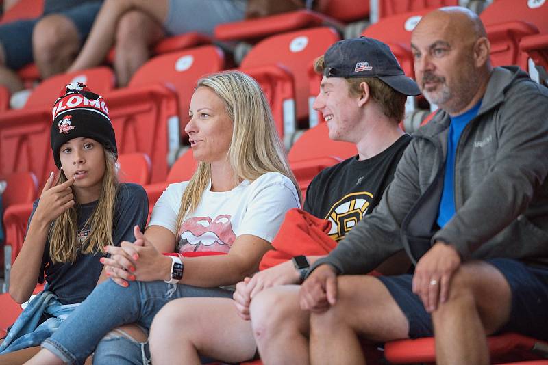 Fanoušci HC Olomouc se na tribuny vrátili během přípravného duelu s Pardubicemi.