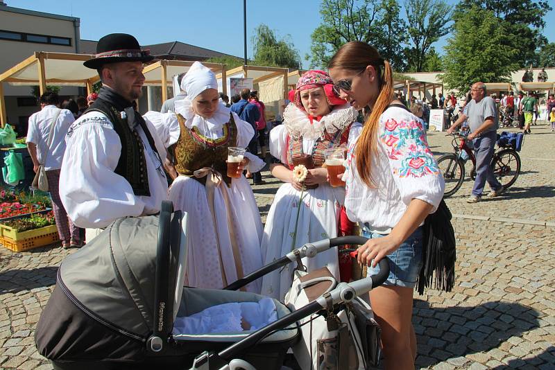 Desáté výročí letos oslavily Slavnosti kroje ve Velké Bystřici na Olomoucku