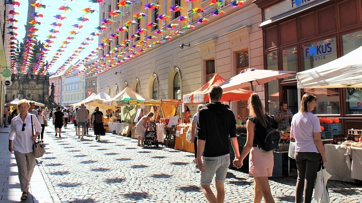 Farmářské trhy pod barevnými větrníky, pátek 8. září 2023. Dny evropského dědictví zvou do centra Olomouce na pestrý program.