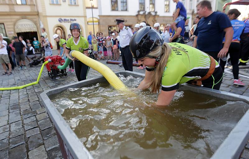 Děti se loučily s prázdninami na Horním náměstí v Olomouci, program pro ně připravili dobrovolní hasiči a městská policie