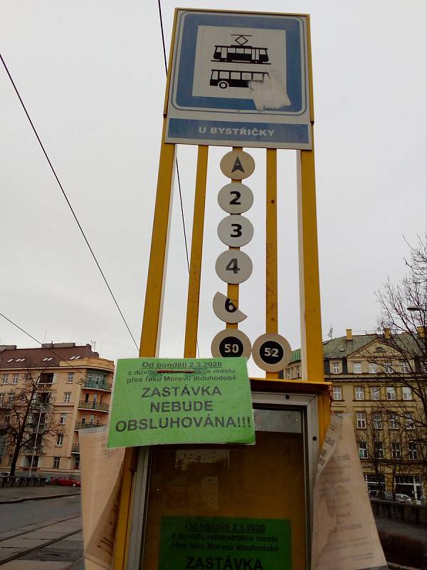 Uzavírka Masarykovy ulice změnila trasy a jízdní řády olomouckých tramvají i autobusů. 2. března 2020.