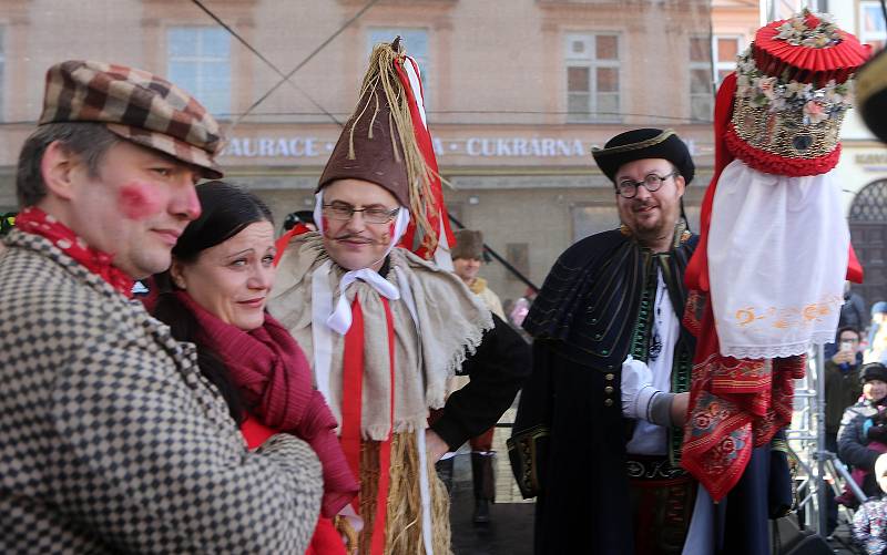 Masopustní veselí na Horním náměstí v Olomouci.