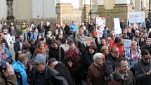 Protestní akce Proč? Proto! na olomouckém Žerotínovo náměstí