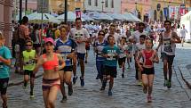 Součástí Olomouckého půlmaratonu je i Rodinný běh. V 17 hodiny se na něj vydaly stovky účastníků.