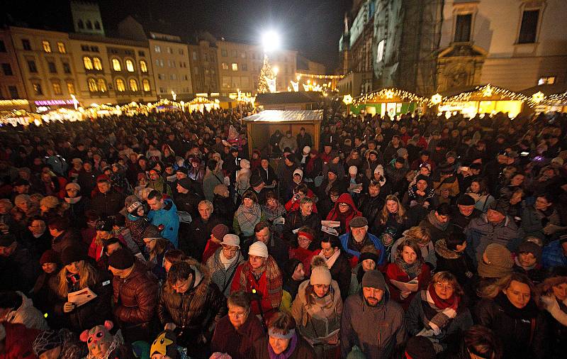 Česko zpívá koledy na Horním náměstí v Olomouci