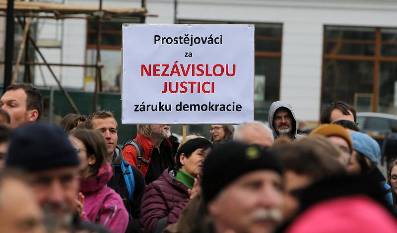 Demonstrace za nezávislost justice v Olomouci, 13. 5. 2019