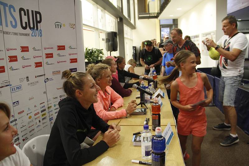 Největší hvězdy ITS CUPu na tiskové konferenci.