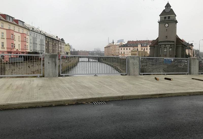 Na nábřeží je ještě hodně práce. Práce na novém mostu u Bristolu v Olomouci, 9. prosince 2019