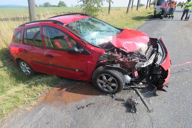 U Velkého Týnce na Olomoucku zranil opilý řidič šoférku protijedoucího auta při riskantním předjíždění.
