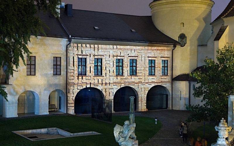 Videomapping na fasádě Arcidiecézního muzea v Olomouci. Festival Vzáří