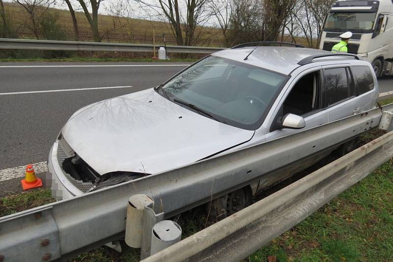 Srážka náklaďáku a mondea na D35 u Olomouce