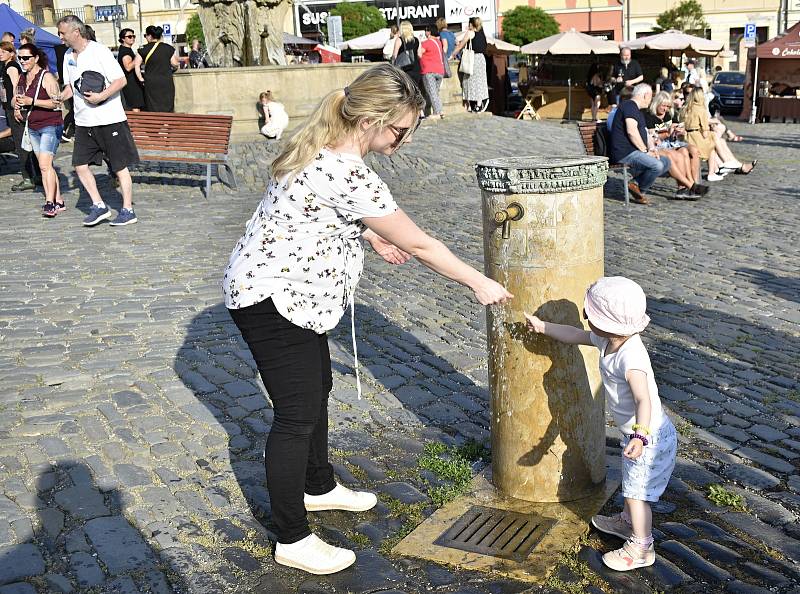 Olomoucké Dolní náměstí žije o víkendu vinnými slavnostmi. 20.5. 2022