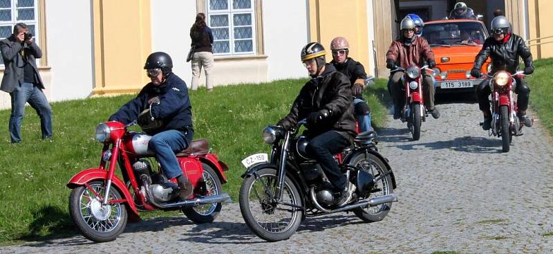 Dostaveníčko motorových veteránů na Svatém Kopečku