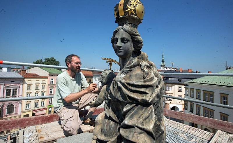 Oprava Mariánského sloupu na olomouckém Dolním náměstí