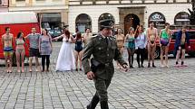 Happeningové představení Druhé město na Horním náměstí v Olomouci