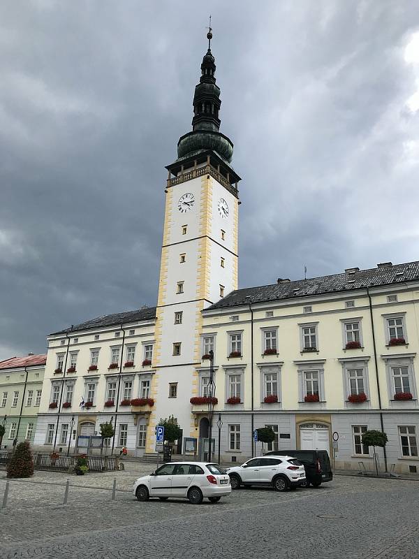 Náměstí Přemysla Otakara II. s radniční věží, 23. července 2020.
