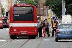 Hasiči pomáhají s evakuací obyvatel. Nález letecké bomby uzavřel v úterý 25. srpna odpoledne rušnou Masarykovu třídu v Olomouci