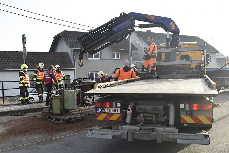 Nehoda náklaďáku v centru Senice na Hané, 24. 2. 2021