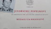 Prezident Václav Havel udělil 28.října 1997 in memoriam Medaili za hrdinství Jindřichu Popelkovi.