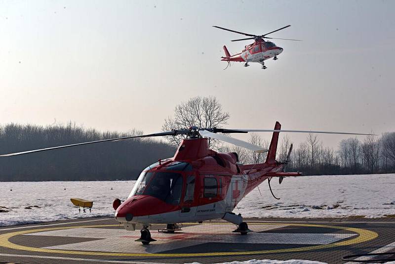 Představení záložního vrtulníku letecké záchranky v Olomouci Agusta A109K2