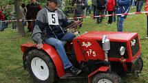 Jezdců se na startovní listině soutěže Traktor cup sešlo sedm. Už tradiční akce je součástí místních hodů.