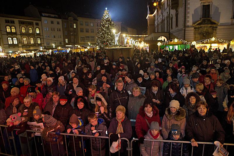 Česko zpívá koledy 2018 na Horní náměstí v Olomouci