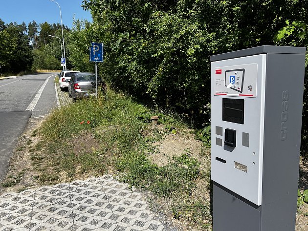 Na Svatém Kopečku se postupně testuje nový parkovací systém. Zpoplatní se parkování v Radíkovské ulici, 16. července 2023