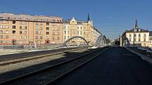Stavba mostu a tramvajové trati přes Moravu v Masarykově ulici v Olomouci, 5. června 2022