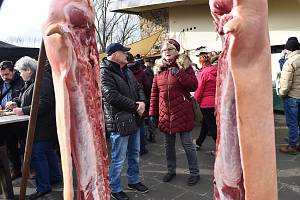 Tradiční zabíjačka na jezeře Poděbrady u Olomouce.