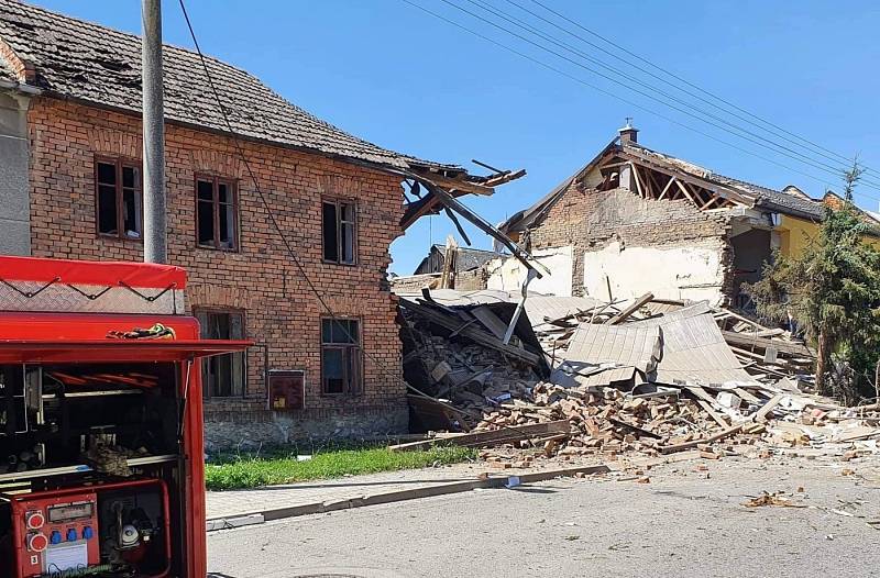 Výbuch zdemoloval dům v Olšanech u Prostějova, 17. července 2022