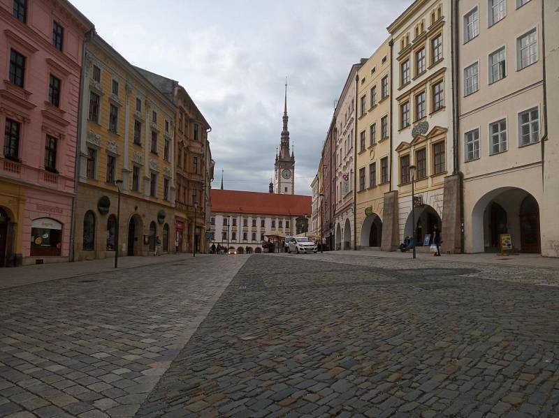 Filmová místa v Olomouci. Pohled z Dolního náměstí na radnici