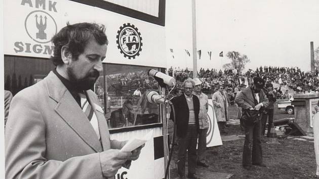 Zdeněk Šebesta byl mužem, který v Olomouci udával směr motokárového závodění. Zde při zahajovacím projevu před ME v roce 1980.