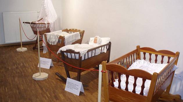 Výstava ukazuje historické kočárky i kolébky - Olomoucký deník