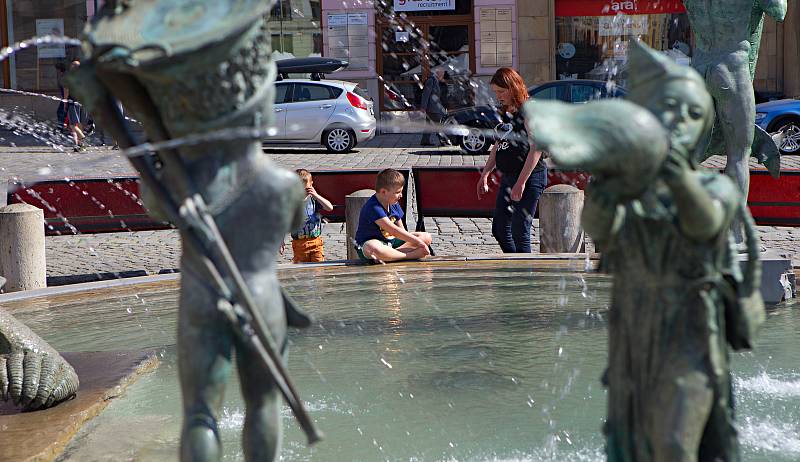 V Arionově kašně v centru Olomouce opět stříká voda