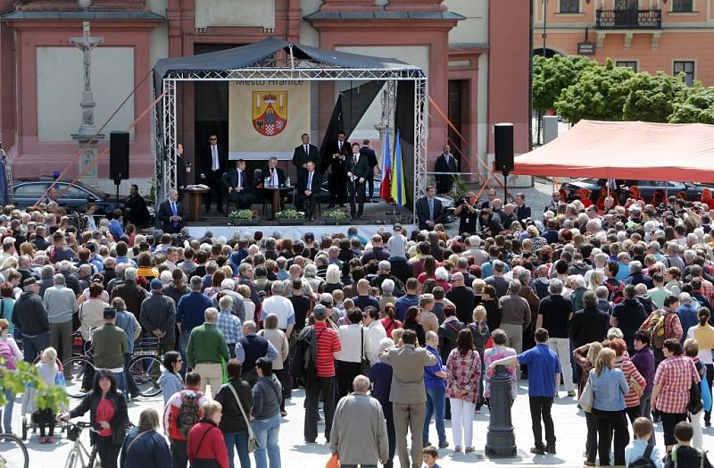 Prezident Zeman na Masarykově náměstí v Hranicích