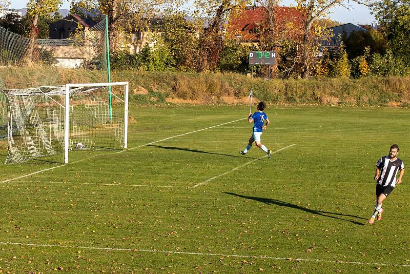 Hodolany (v pruhovaném) porazily Šumvald 4:1