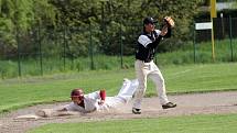 Olomoučtí baseballisté (v bílém) vs. Arrows Ostrava