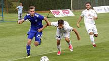 Fotbalisté Sigmy Olomouc B (v modrém) porazili Slovácko B 8:0.