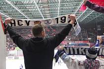 Atmosféra během utkání 46. kola hokejové extraligy mezi Olomoucí a Vítkovicemi