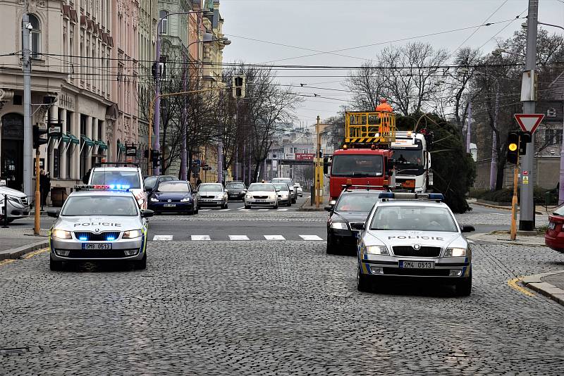 18.11.2018. Vánoční strom dorazil na Horní náměstí v Olomouci