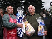 Pivní a gulášové slavnosti ve Velkém se staly výzvou pro sedm soutěžních družstev. Zvítězil tříčlenný tým Myslivci-důchodci, jehož členové mají s přípravou zvěřiny více než padesátileté zkušenosti.
