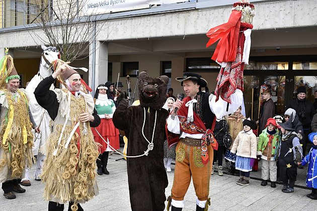 Oslavy masopustu ve Velké Bystřici přitáhly tradičně davy návštěvníků. 26.2. 2022
