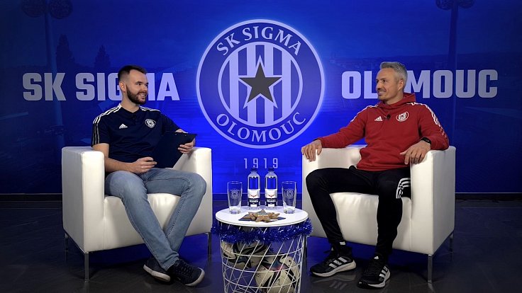 Tomáš Janotka (vpravo) v rozhovoru s Lukášem Krbečkem z podcastu SigmaJede