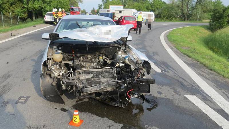 Nehoda tří osobních aut v Křelově-Břuchotíně, 25. 5. 2019