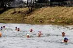 Závody otužilců v řece Moravě v Olomouci