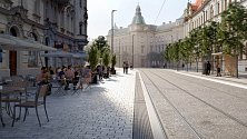 Studie počítá s pěší zónou v části ulice Palackého. Široké chodníky budou s kolejištěm v jedné výškové úrovni, navrženo je stromořadí. Smíšený provoz pěších a cyklistů.